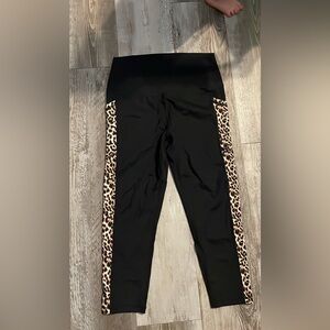 Zyia Capri pocket leggings